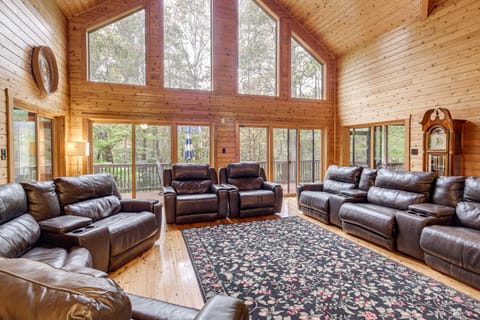 Idyllic Mtn Retreat w/ Hot Tub Near Shenandoah NP! House in Shenandoah Valley