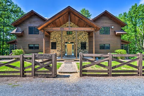 Idyllic Mtn Retreat w/ Hot Tub Near Shenandoah NP! House in Shenandoah Valley