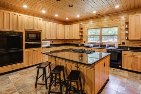 Idyllic Mtn Retreat w/ Hot Tub Near Shenandoah NP! House in Shenandoah Valley