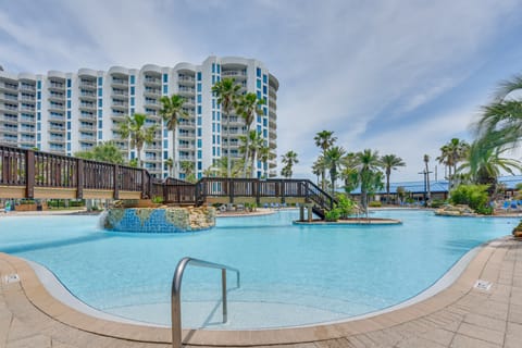 Walk to Beach: Poolside Oasis in Palms of Destin! Apartment in Destin
