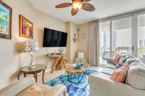 Walk to Beach: Poolside Oasis in Palms of Destin! Apartment in Destin