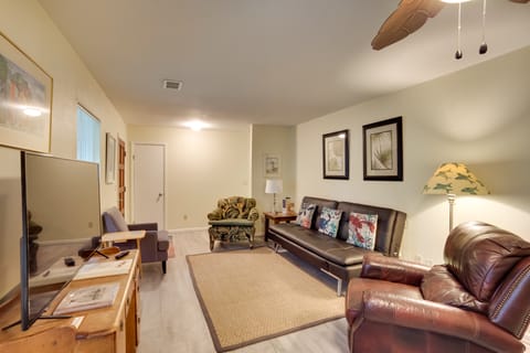 Downtown Home w/ Yard & BBQ - 6 Mi to Downtown! House in Beaufort