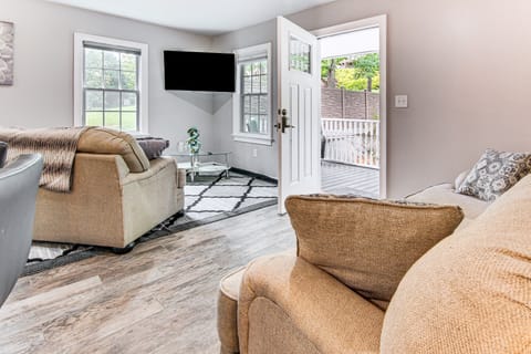 4 Mi to Main Street: Petite Weaverville Escape! House in Buncombe County