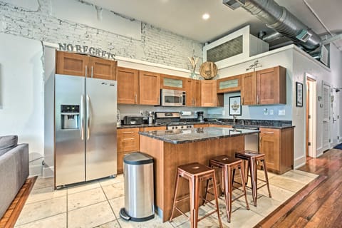 Nulu Art District Loft: Walk to Dtwn Distilleries! Apartment in Louisville
