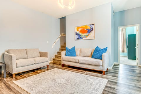 1 Mi to Dtown & Lucas Oil Stadium: Home in Indy! House in Indianapolis