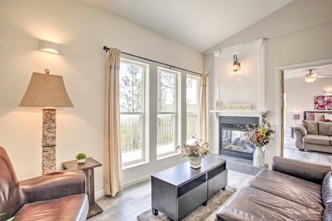 Nine Mile Falls Hideaway: Scenic Retreat on River Apartment in Washington