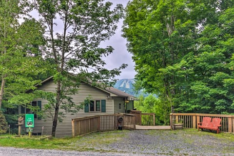 2 Mi to Ski Resort! Beech Mtn Cabin w/ Slope Views House in Beech Mountain