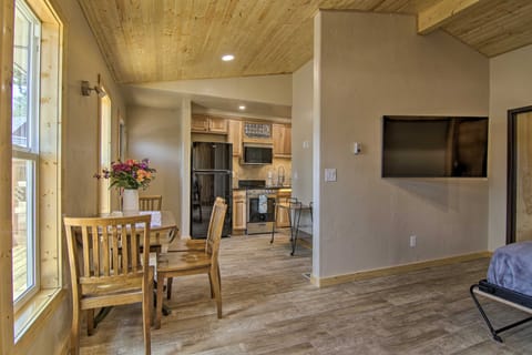 Mountain Cabin, Walk to Dining/Memorial Park! Apartment in Woodland Park