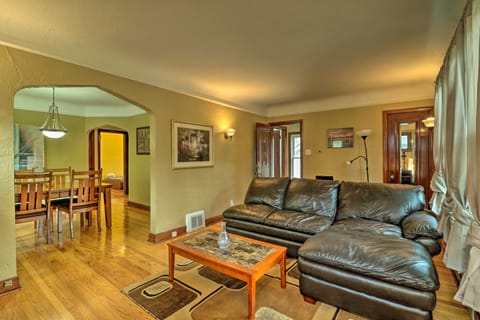 Cozy Duplex: Half Mi to Magic Bag & Woodward Ave! Apartment in Ferndale