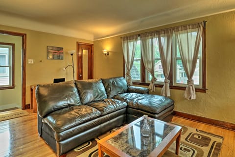 Cozy Duplex: Half Mi to Magic Bag & Woodward Ave! Apartment in Ferndale