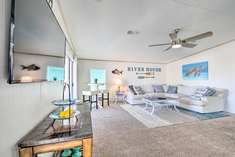 Boat Dock & Porch: Riverfront Retreat in Homosassa House in Homosassa