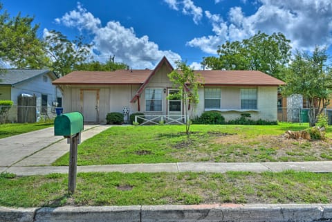 Cozy San Antonio Family Home: 3 Mi to Lackland AFB House in San Antonio
