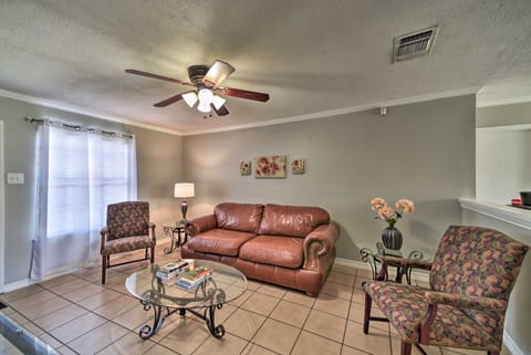 Cozy San Antonio Family Home: 3 Mi to Lackland AFB House in San Antonio