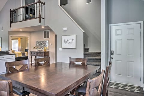 Unwind Fireside! Condo 4 Mi to Branson Strip Apartment in Branson