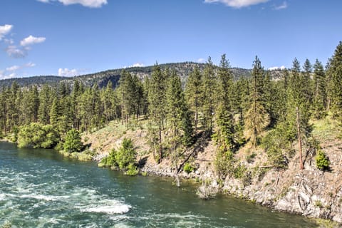 4 Mi to Long Lake Access: Spacious Vista Retreat Apartment in Washington