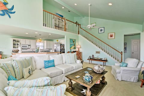 1 Block to Beach: Family Getaway in Galveston! House in Hitchcock