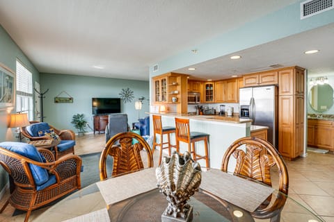 2 Blocks to Clearwater Beach: Walkable Coastal Gem Apartment in Clearwater Beach