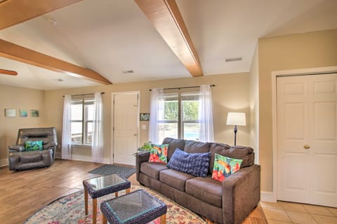 Cozy Ironton Cabin w/ Shared Pool & Private Patio! House in Ozark Mountains