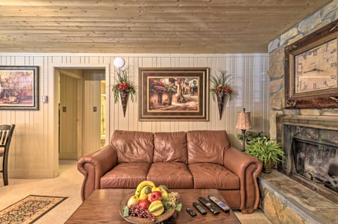 Walk to Ski & Trails: All-Season Angel Fire Escape Apartment in Angel Fire