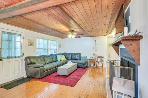 2 Mi to Marina: Inglis Retreat w/ Boat Parking Cottage in Florida