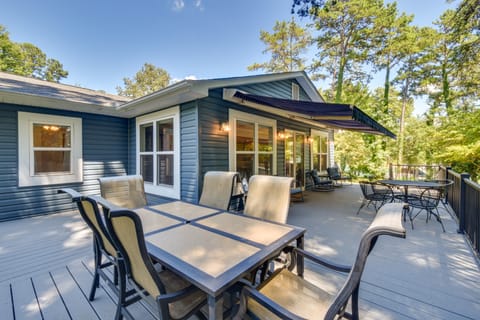 Spacious Lake Hartwell Home w/ Private Boat Dock! House in Lake Hartwell