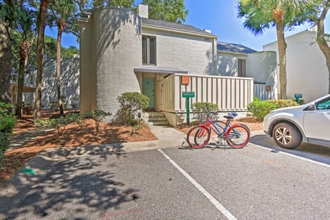 Pool & Beach Access: Hilton Head Island Villa! Villa in Hilton Head Island