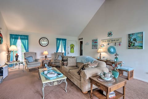 < 1 Mi to Lake! Osage Beach Home w/ Furnished Deck House in Lake of the Ozarks