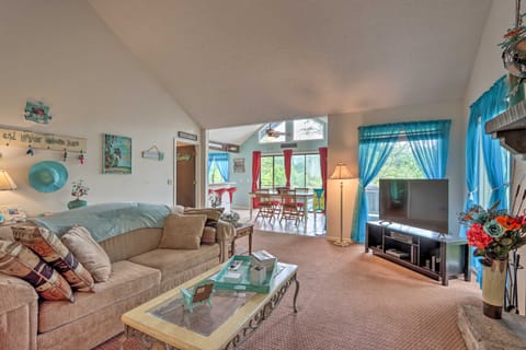 < 1 Mi to Lake! Osage Beach Home w/ Furnished Deck House in Lake of the Ozarks