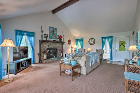 < 1 Mi to Lake! Osage Beach Home w/ Furnished Deck House in Lake of the Ozarks