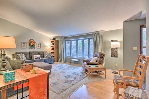 Four-Season Home on Scenic Bluff Country Acreage! House in Wisconsin