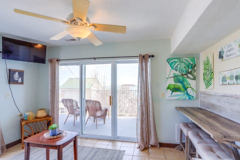 Waterfront Bass Island Retreat w/ Balcony + TV Apartment in Lake Erie