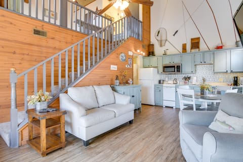 Relax Fireside! Home 8 Mi to Silver Dollar City Apartment in Branson