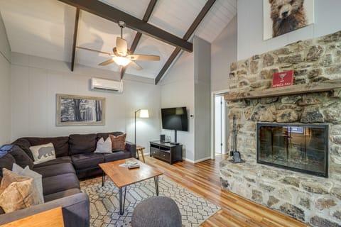 'Bear Crossing Chalet:' Beech Mountain Family Home House in Beech Mountain