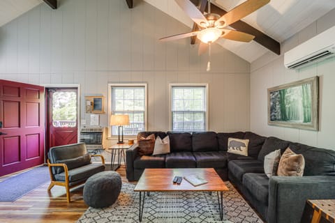 'Bear Crossing Chalet:' Beech Mountain Family Home House in Beech Mountain
