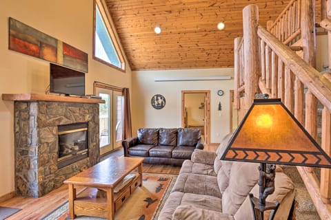 Scenic Hill City Cabin: Hiking & ATV Trail Access House in West Pennington