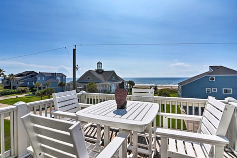 Ocean-View 'Kahala Beach Bliss' Home in Galveston! House in Hitchcock