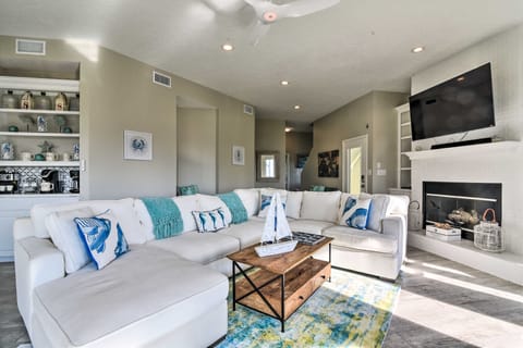 Ocean-View 'Kahala Beach Bliss' Home in Galveston! House in Hitchcock