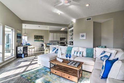 Ocean-View 'Kahala Beach Bliss' Home in Galveston! House in Hitchcock