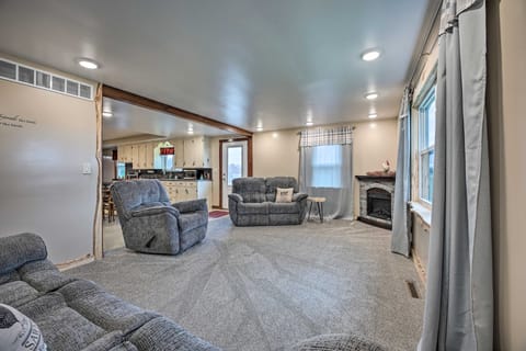 'Rise and Shine Farm' in Goshen w/ BBQ & Fire Pit! House in Indiana