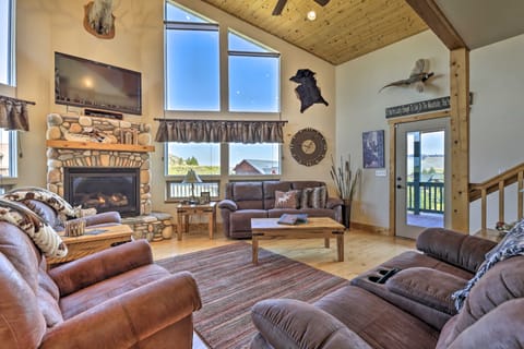 Deck, Bar & Mtn Views: Grand Granby Retreat! House in Granby