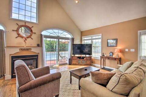 Waterside Haven on Milton Pond w/ Deck & Boat Dock House in Milton