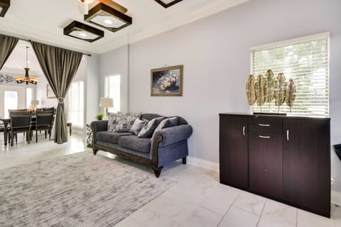 Luxe Southwest Houston Home w/ Balconies & Patio! House in Houston