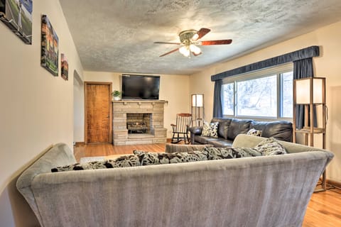 ‘Mountaineer Retreat’ - 5 Mi to WV University! House in Morgantown