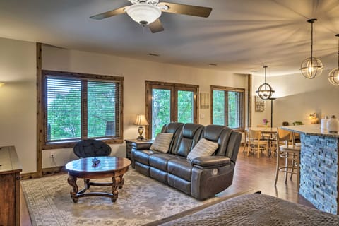 Beaver Lake Retreat w/ Lake Access & Fire Pit! Apartment in Beaver Lake