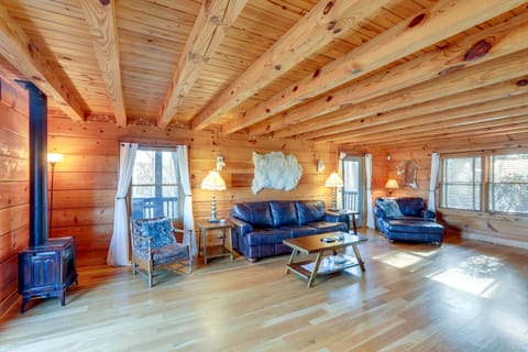 Hot Tub & Game Room: Powderhorn Mountain Cabin House in Watauga