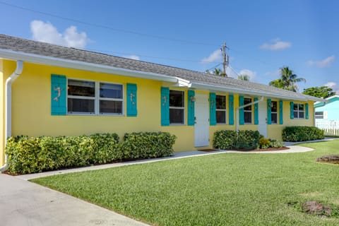 < 3 Mi to Juno Beach: Coastal Townhome w/ Patio! Apartment in Palm Beach Gardens