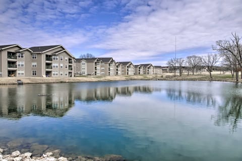 Family Resort Condo w/ Perks in Branson! Apartment in Hollister