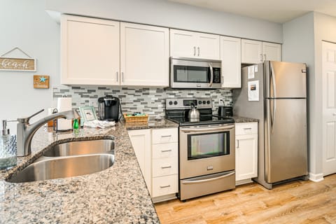 Resort Amenity Access: Chic Myrtle Beach Condo! Apartment in Carolina Forest