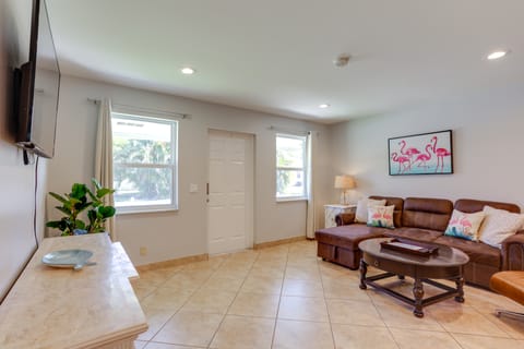 2 Mi to Swim & Shop: Updated North Palm Beach Home Apartment in Palm Beach Gardens