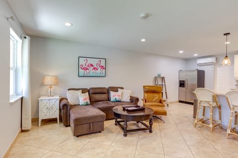 2 Mi to Swim & Shop: Updated North Palm Beach Home Apartment in Palm Beach Gardens